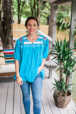 La Blusa Azul con Flores